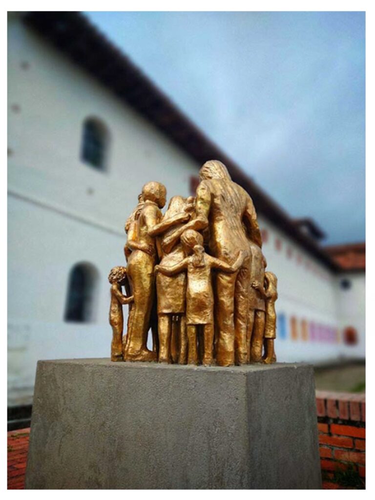 Escultura El Ritual de la Escultura Reconciliación autor José Augusto Rivera.